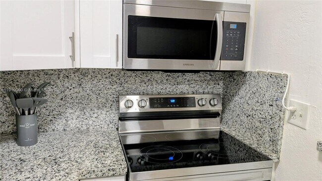 Building Photo - 3855 SW 79th Ave