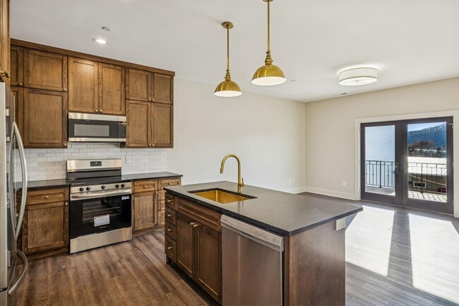 Building Photo - 120 N Main St