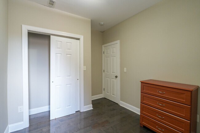 Building Photo - Super property 3 beds finished basement large yard