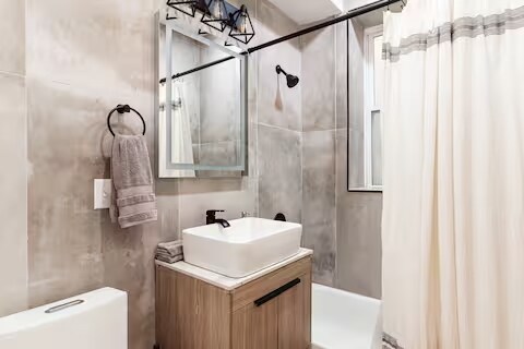 Building Photo - 2943 N Gresham Ave