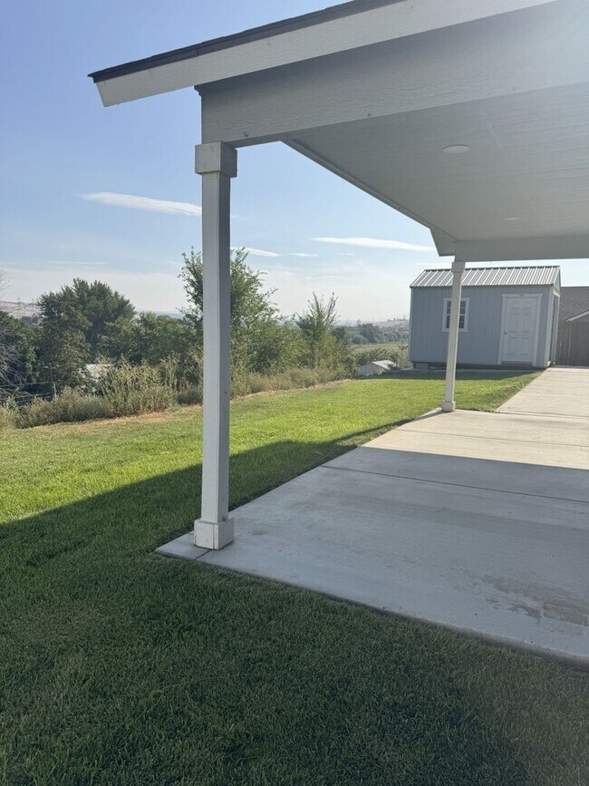 Building Photo - Orchard Terrace Umatilla