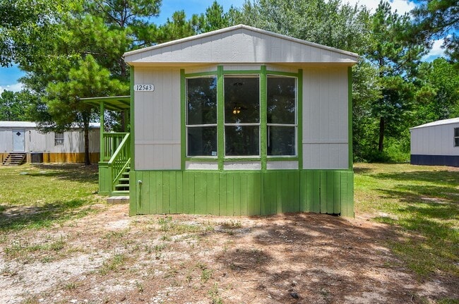 Building Photo - Be part of this cozy community at Roy Harris Loop