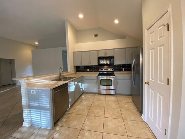 Building Photo - 3 bedroom 2 bath house in Berwick