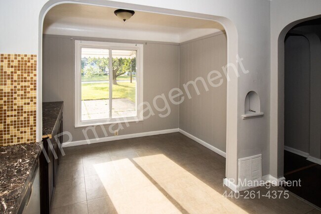 Building Photo - Lovely 3BD & 1.5BA Updated Home in North R...