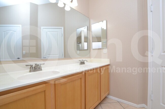 Building Photo - 534 E Ironwood Dr