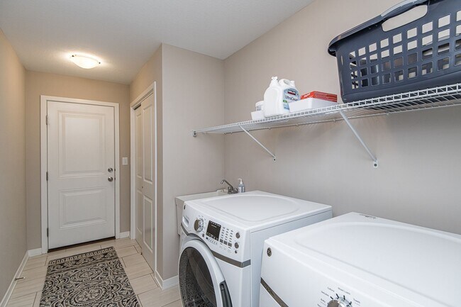 Building Photo - 3367 Ridgeline Dr SE