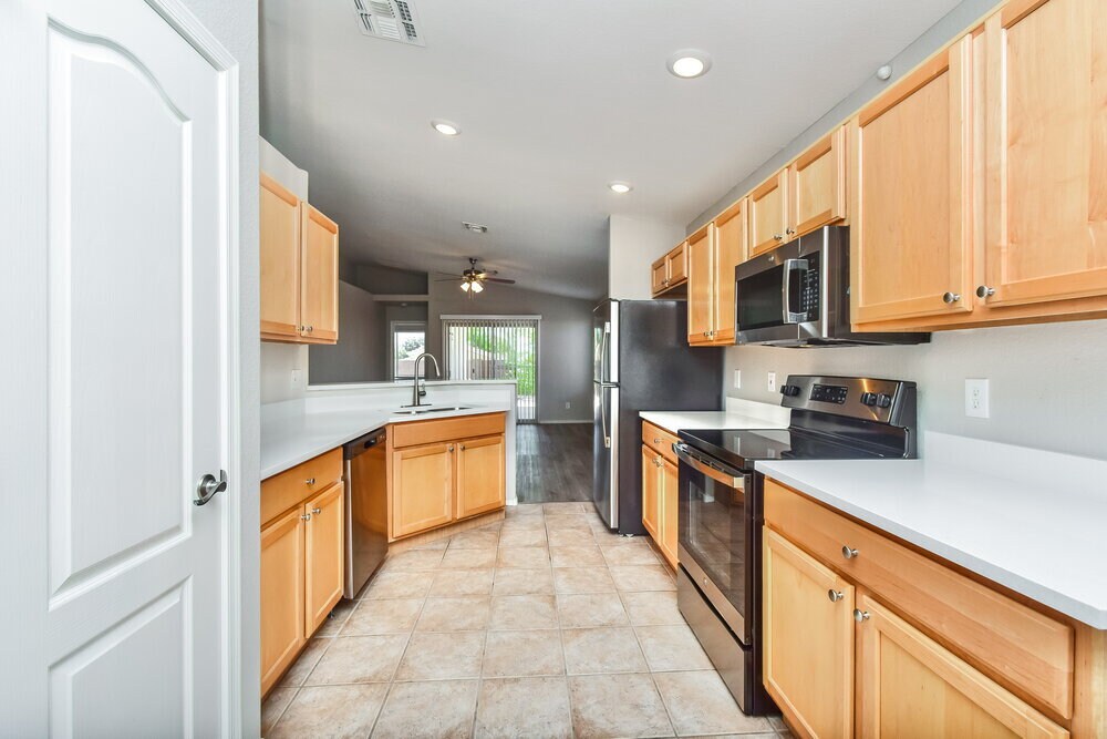 Building Photo - 8949 N Velvet Mesquite Pl