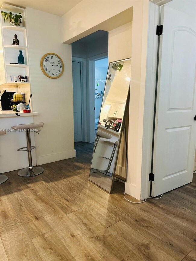 Building Photo - 1002 NE 119th St