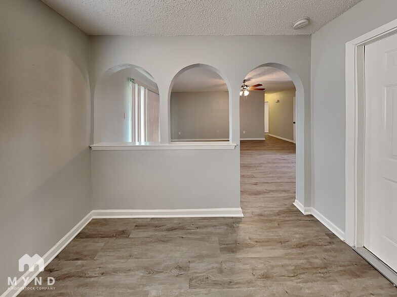 Building Photo - 1203 Thannisch Ct