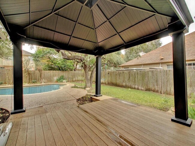 Building Photo - 1208 Woodhollow Cove