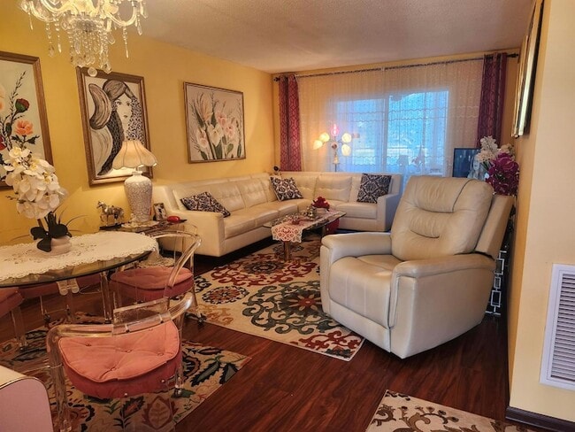 Building Photo - 2400 NE 1st Ln