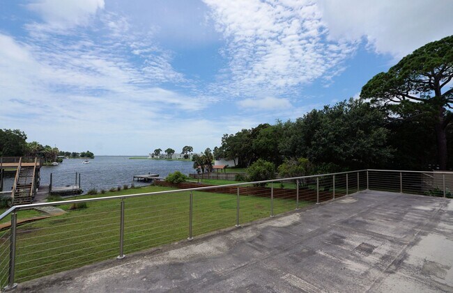 Building Photo - Waterfront in Shalimar with Dock and Lift