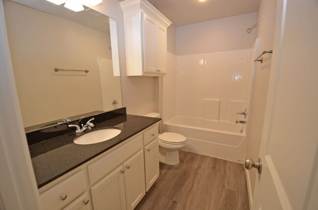 Building Photo - 3 Bed 2 Bath 2 Car Duplex in Chisholm Creek NW OKC