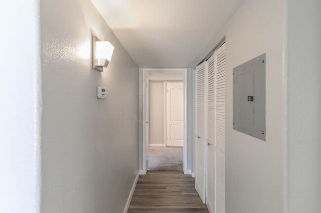 Building Photo - Centrally Located 3 Bed Condo In Gated Com...