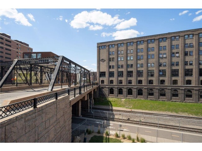 Building Photo - 404 N Washington Ave