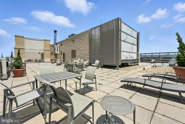 Building Photo - 1150 K St NW