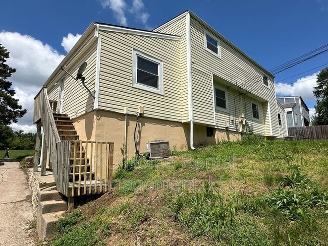 Building Photo - 1903 N 75th Terrace