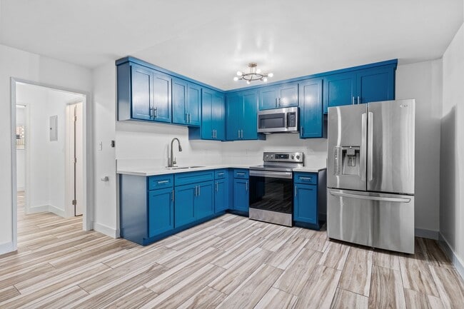 Building Photo - 1332 Walnut Ave