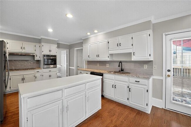 Building Photo - 641 Belgrave Ln