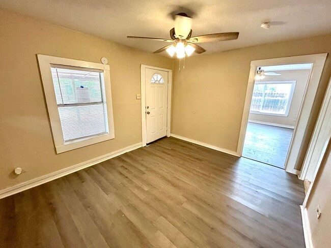 Building Photo - *COMING SOON* Corner Lot 3 Bedroom / 1.5 Bath Home In Pleasanton TX.