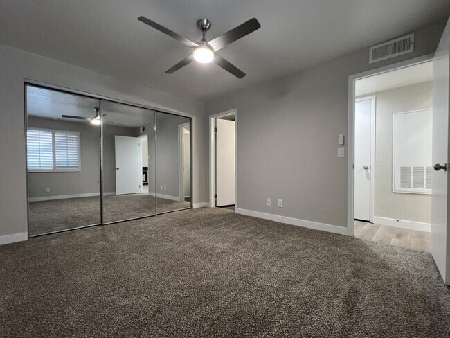 Building Photo - 7570 W Flamingo Rd