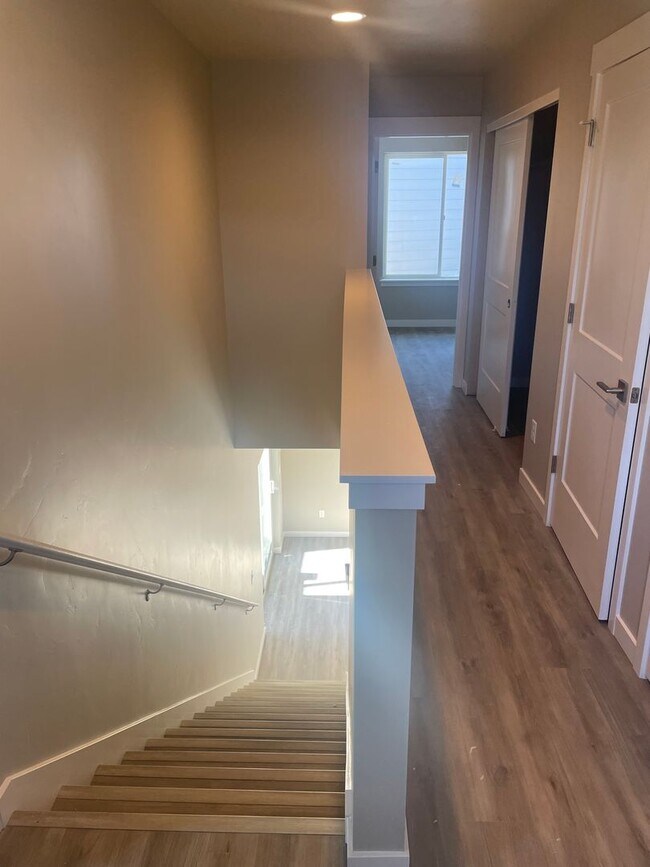 Building Photo - 61539 SE Jennifer Ln