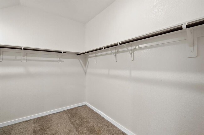 Building Photo - 18033 Martin Pines Dr