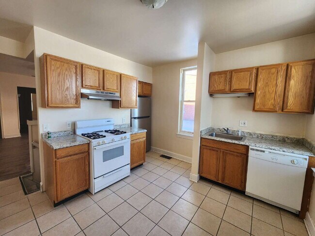 Building Photo - Charming 1-Bedroom Apartment with Hardwood Floors in York, PA!