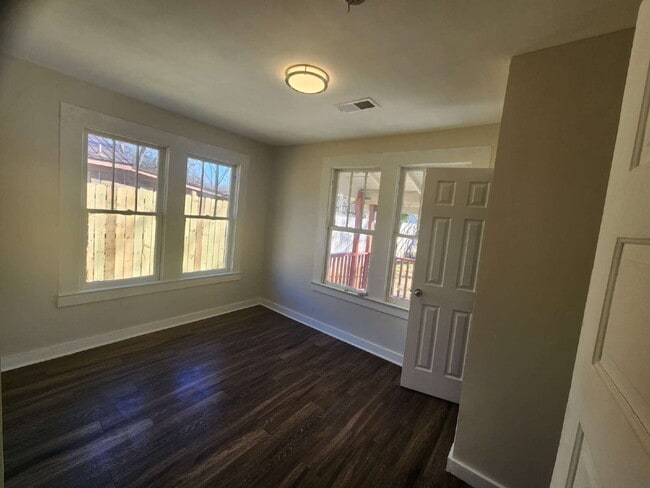 Building Photo - Total-Privacy Property: 3 Bedroom with Big Backyard