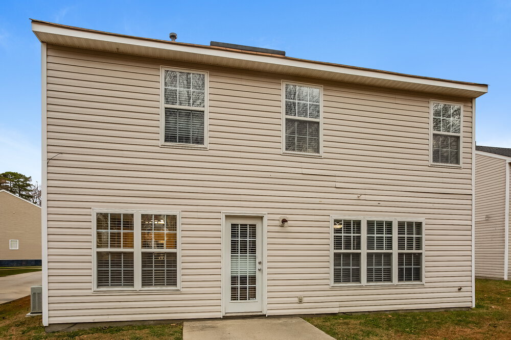 Building Photo - 2112 Highland Park Dr