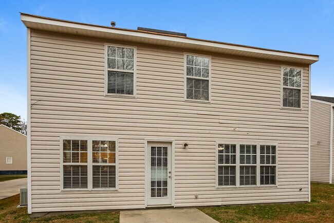 Building Photo - 2112 Highland Park Dr