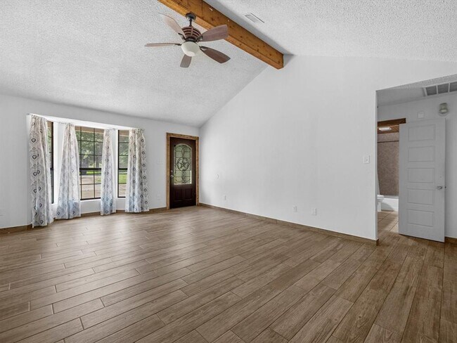 Building Photo - 12114 Creekside Dr