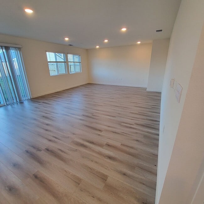 Building Photo - 2209 George Dr