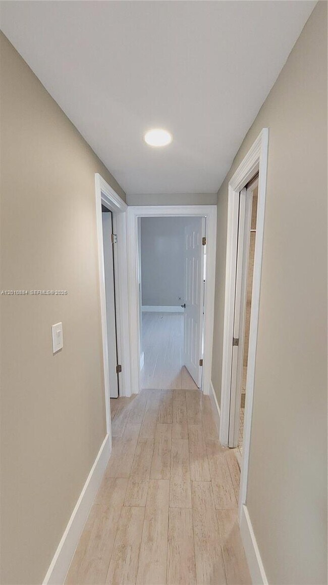Building Photo - 255 Poinciana Island Dr