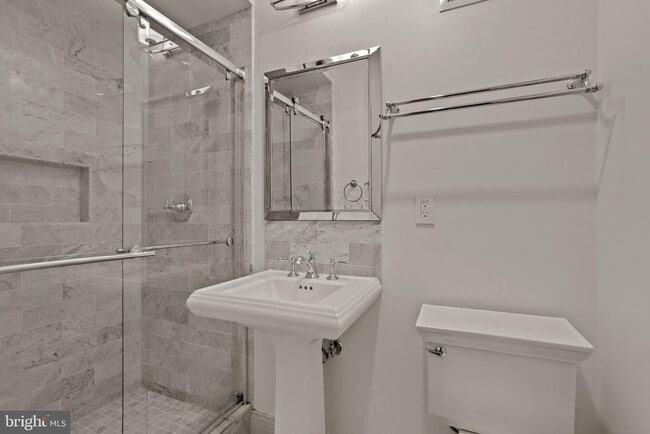 Building Photo - 4925 Weaver Terrace NW