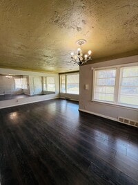 Building Photo - Spacious 3 Bedroom Rental!