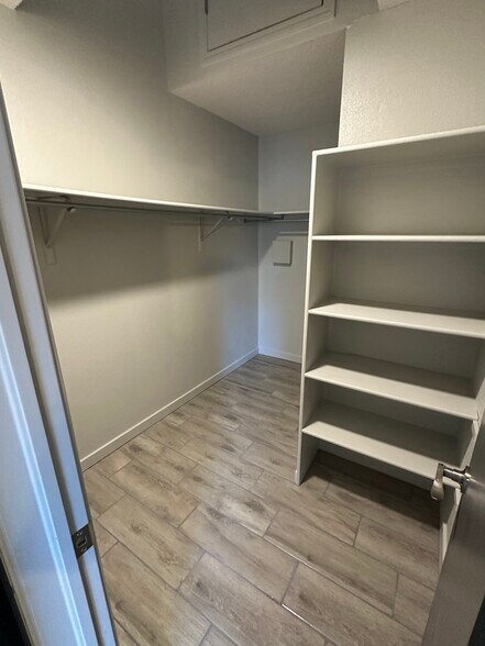 Master Walk-In Closet - 4652 Loma Linda Cir