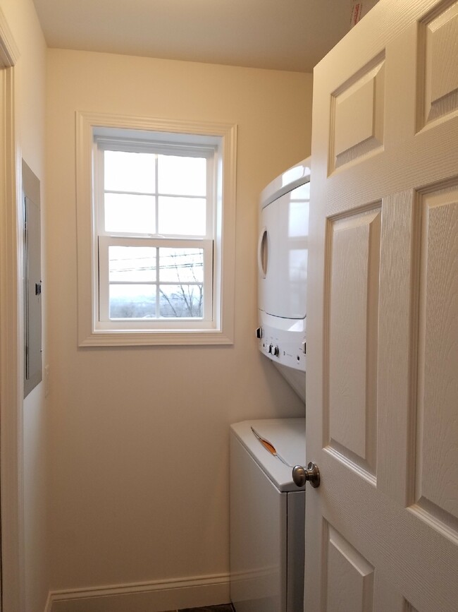 Building Photo - Hummelstown, 2 Bedroom 2 Bath Garden Home!