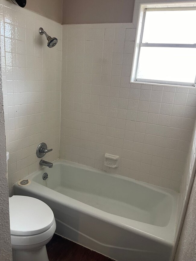 Building Photo - Split level home in West Lampasas