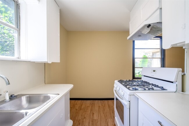 Building Photo - 811 Sul Ross St