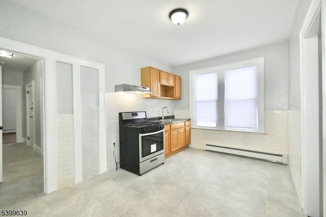 Building Photo - 519 Clinton Pl