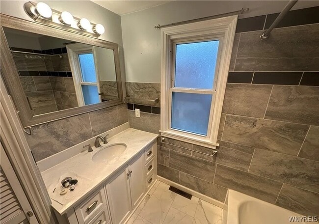 Building Photo - 298 Skillen St