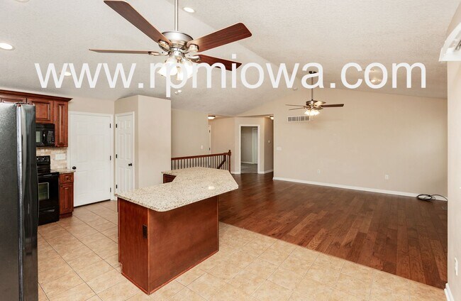 Building Photo - ESTABLISHED NEIGHBORHOOD!!! 4 Bedroom, 3 Bath Home in Ankeny