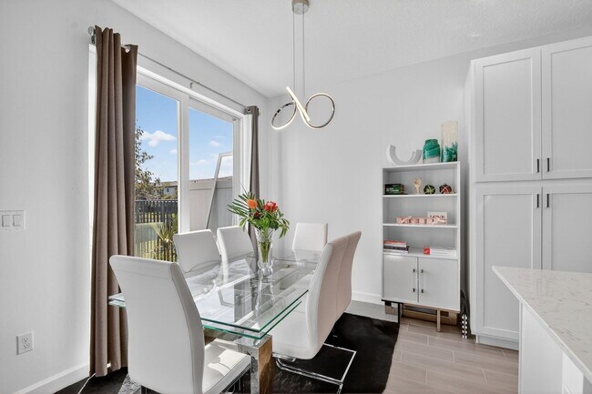 Building Photo - 4790 Navali Dr