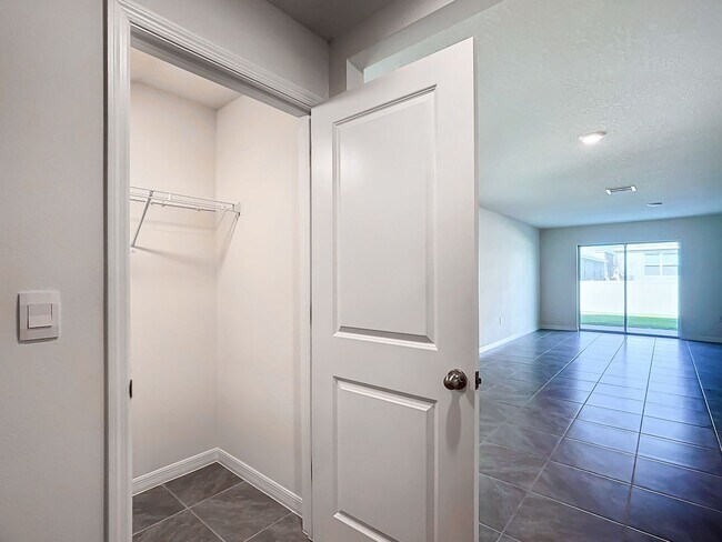 Building Photo - Pet-Friendly 5BR Home in Ocala | Spacious Living in Ocala Crossings South