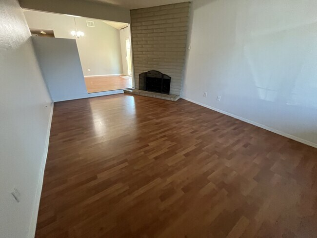Building Photo - 6936-6936 Sutro Ct