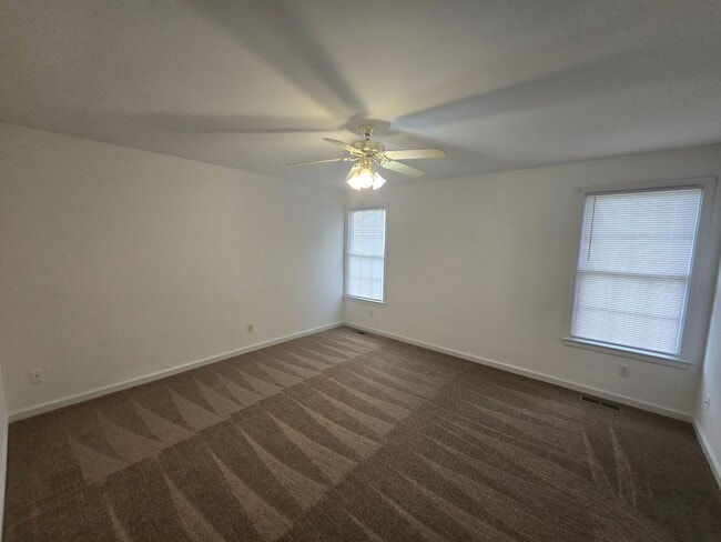 Building Photo - 3 bedroom rancher  in City of Colonial Hei...