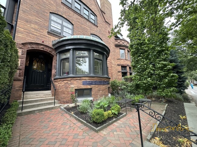 Building Photo - 1798 Beacon St