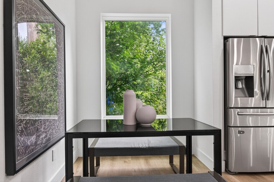 Dinning Area - 523 Schweikhardt St