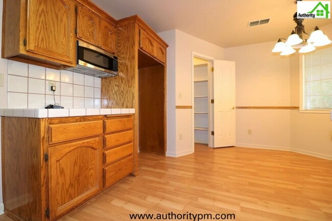 Building Photo - 428 Dominica Ct